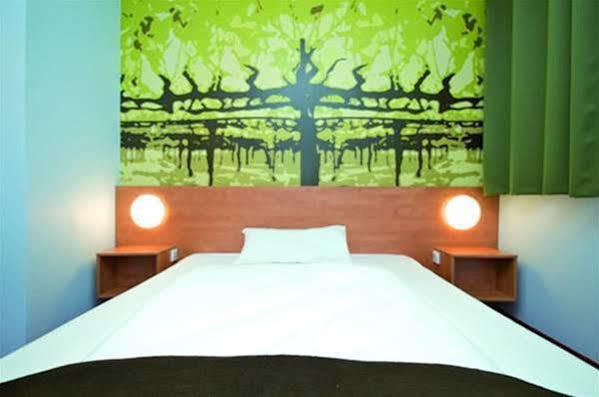 B&B Hotel Хайлброн Екстериор снимка