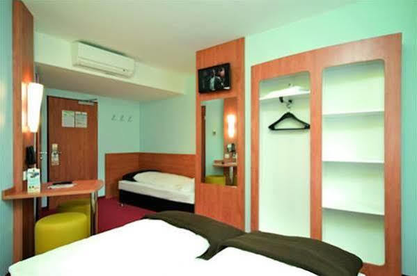 B&B Hotel Хайлброн Екстериор снимка